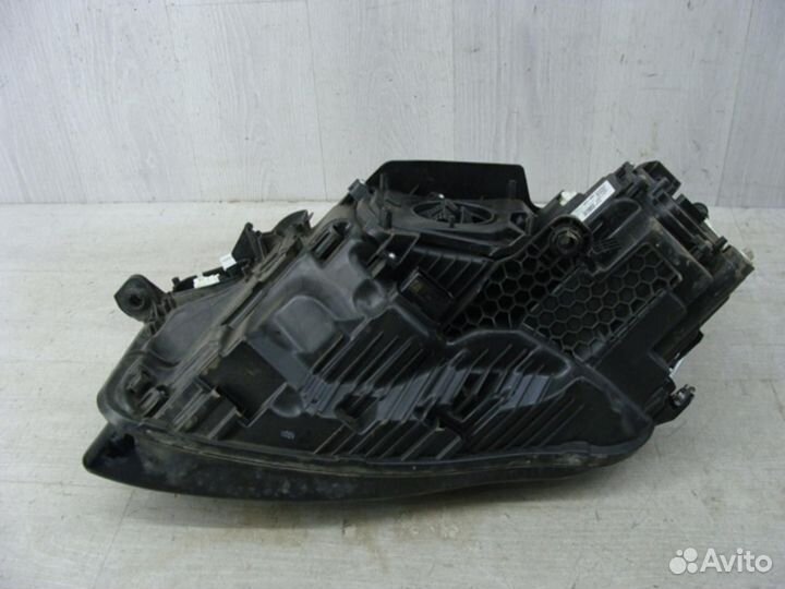 Фара правая Volkswagen Touareg