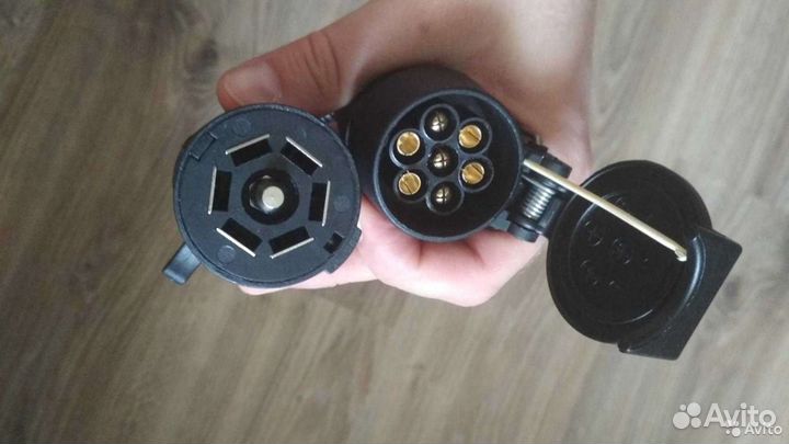 Адaптeр переходник фaркoпa c aмepикaнcкой вилки