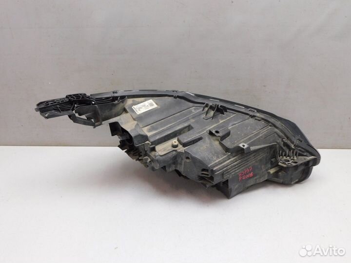 Фара левая Peugeot 3008