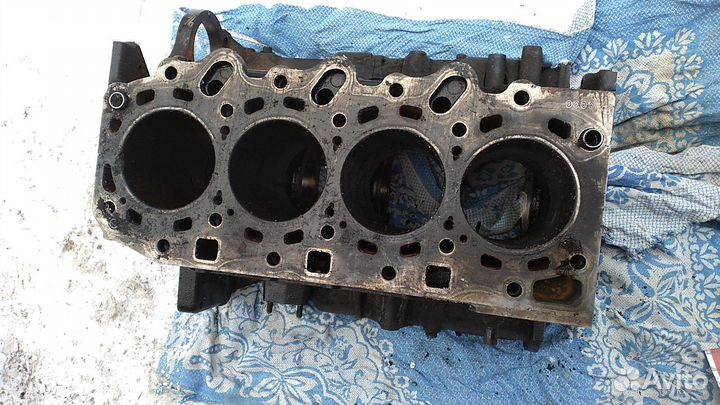 Блок цилиндров двс Grand Starex 715230