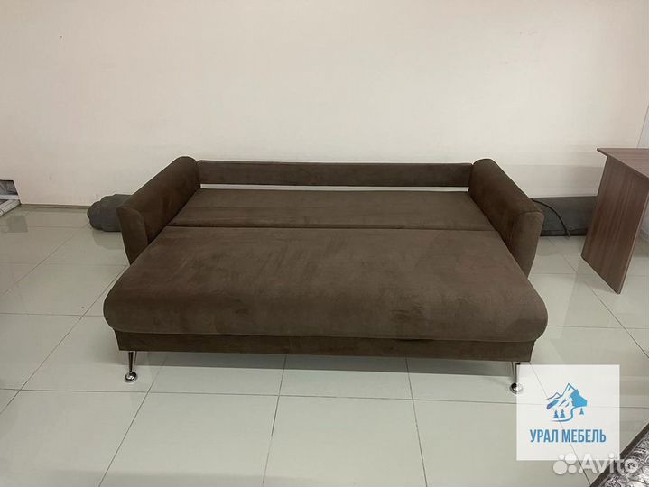 Большой диван еврокнижка. Диван