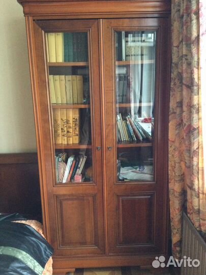 Комод, зерк, шкаф Тумба из масс. Вишни. Италия