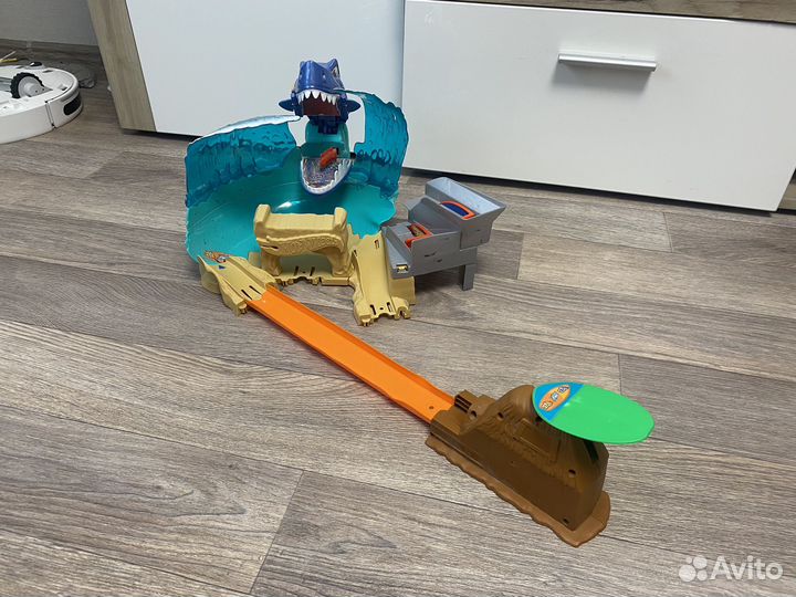 Hot wheels трек акула