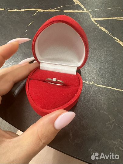 Помолвочное кольцо белое золото с бриллиантом 16,5