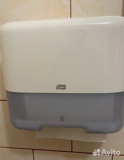 Диспенсер для бумажных полотенец tork