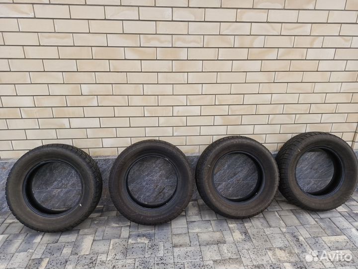 Продам шины 235/65 R17 и коврики