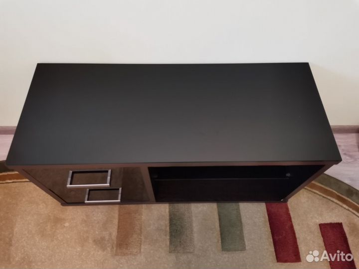 Тумба под тв со стеклянным верхом