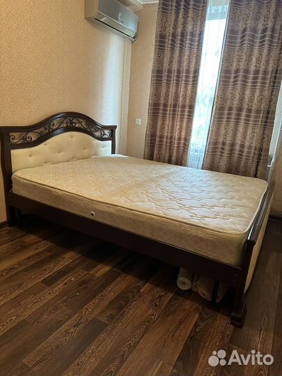 Кровать