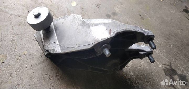 Несущий кронштейн двигателя левый BMW X3 G01 M
