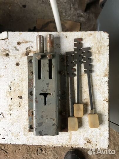 Замок гаражный накладной