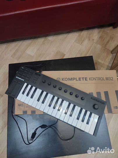 Миди клавиатура Komplete