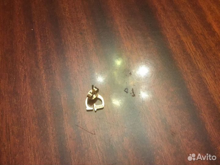 Сережка Guess