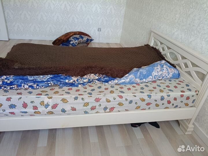Кровать односпальная с матрасом бу