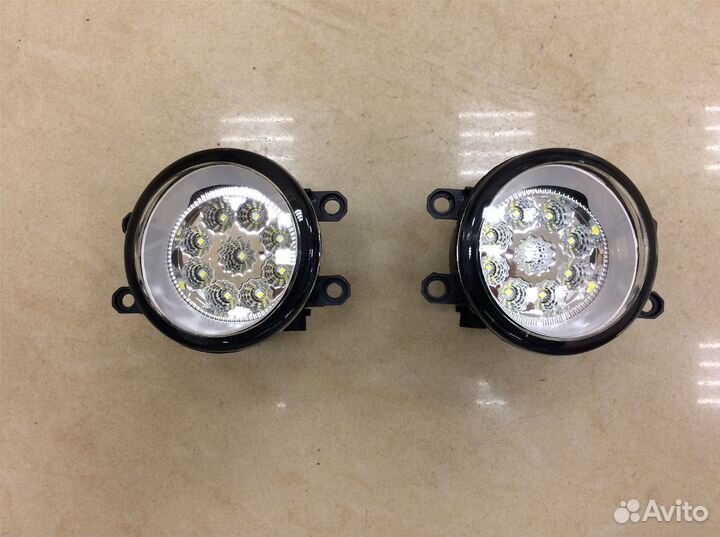 Туманка Toyota Venza 2008