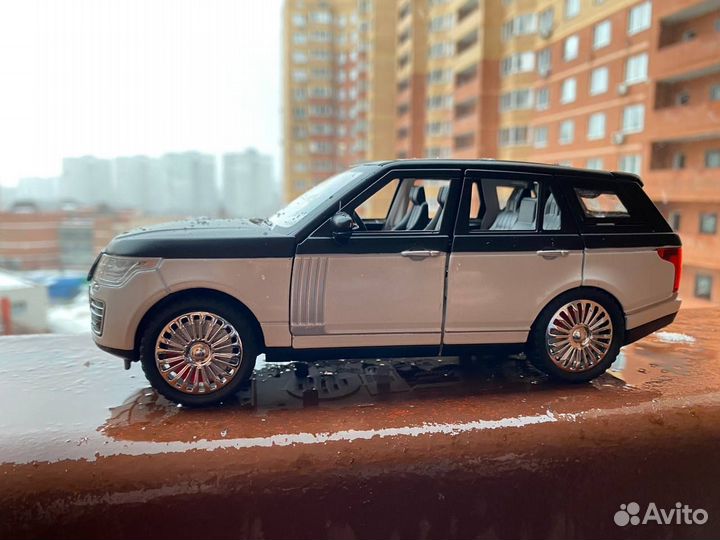 Модель Land Rover Range Rover Vogue Белый/Черный