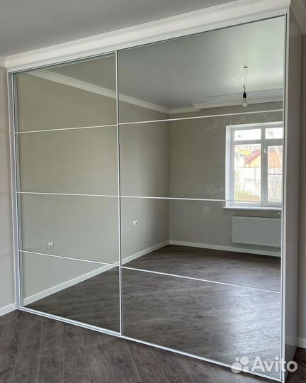 Книжный шкаф