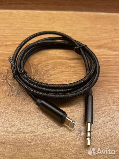 Кабель Lightning AUX