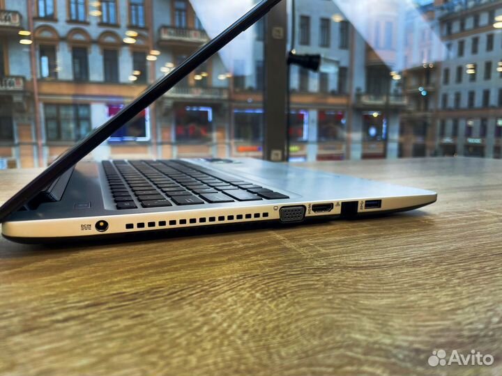 Ноутбук Asus в металлическом корпусе i3+GeForce