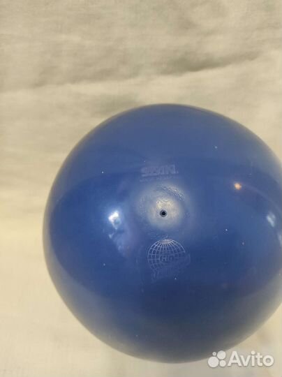 Предметы для художественной гимнастики, мячи,обруч