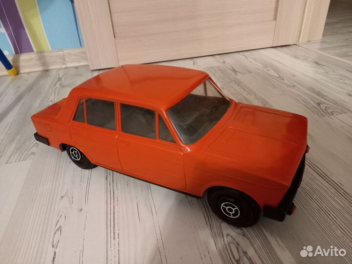 Машина LADA