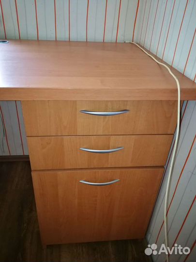 Стол для двоих с боковыми ящиками