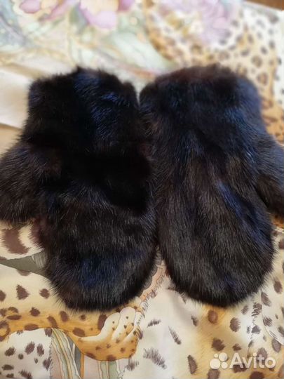 Норковые варежки темно коричневые