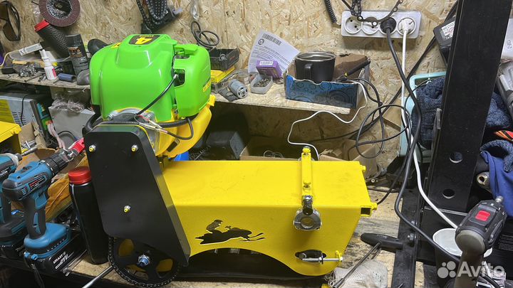 Снегокат с мотором детский