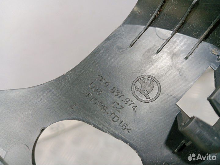 Б/У Крышка зеркала внутренняя правая Skoda #001