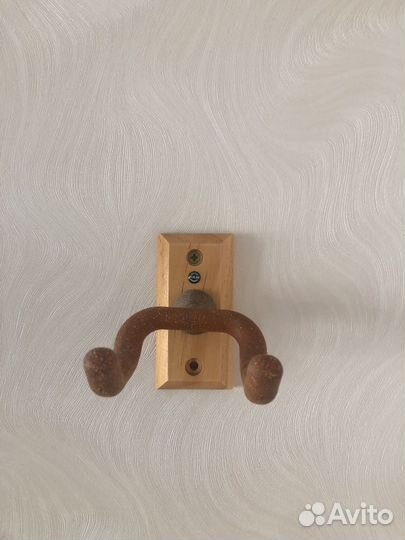 Держатель настенный для гитары