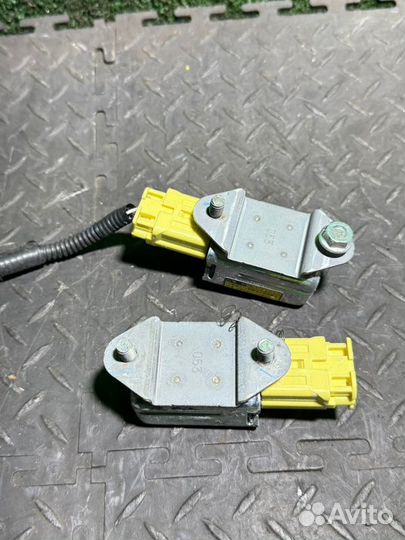 Датчик удара Toyota Prius 1500 2007