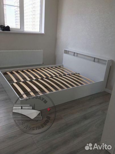 Кровать
