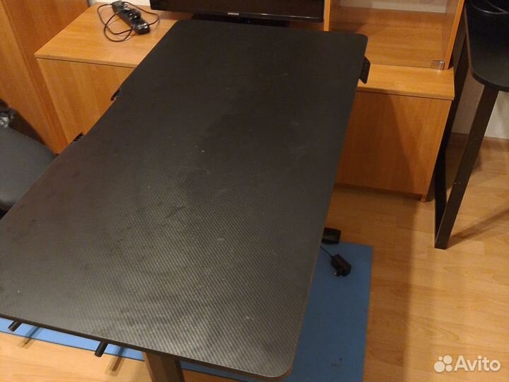 Стол defender volt