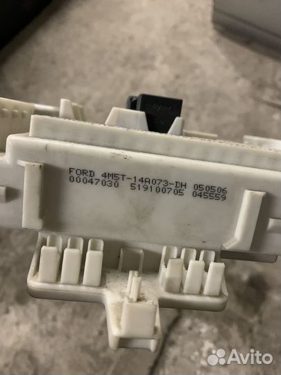 Блок предохранителей салонный Ford Focus 2