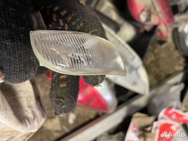 Указатель поворота правый Renault Logan