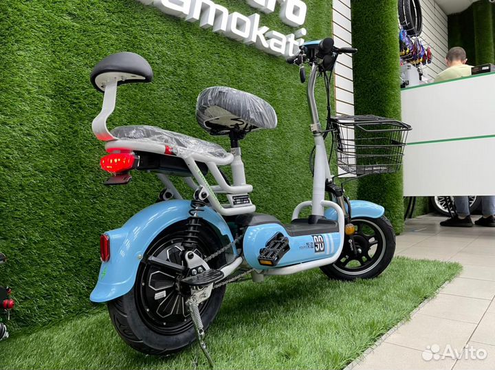 Электровелосипед с педалями