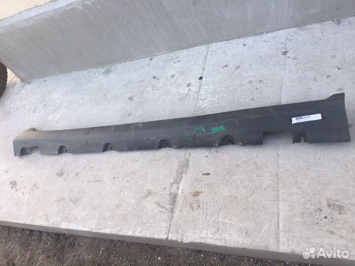 Накладка порога правая Mercedes GLC 2021