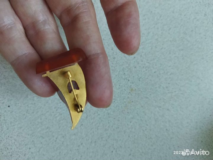 Брошь СССР янтарь Кораблик