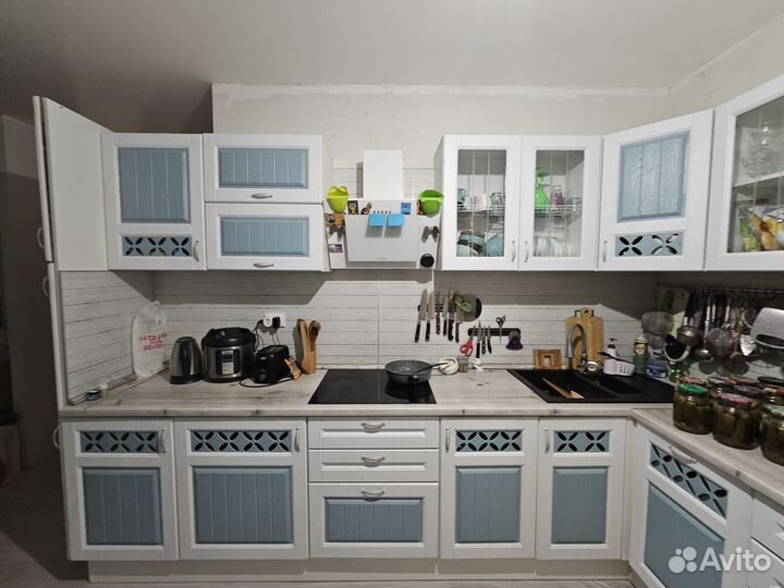 Угловая кухня бу с техникой