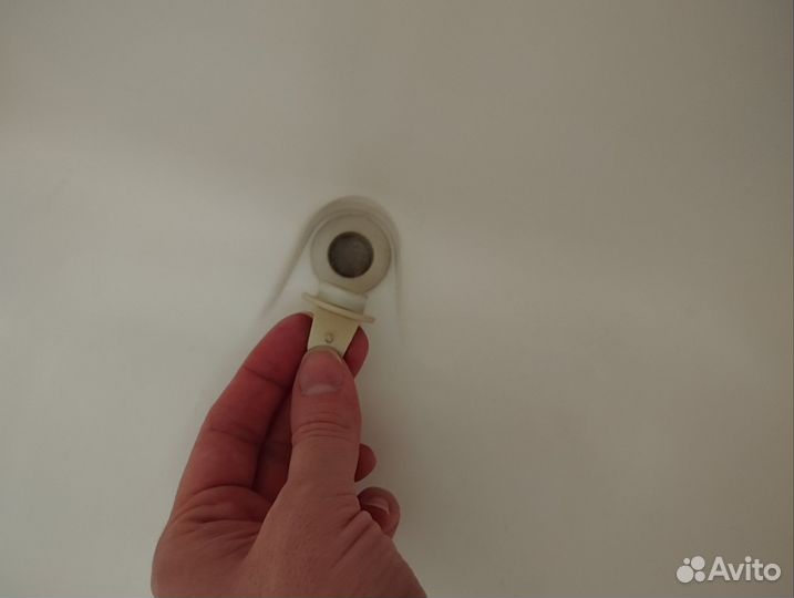 Ванночка для купания новорожденного с горкой белая