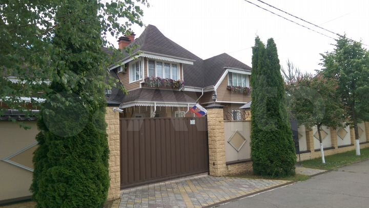 Дом 483 м² на участке 14 сот.