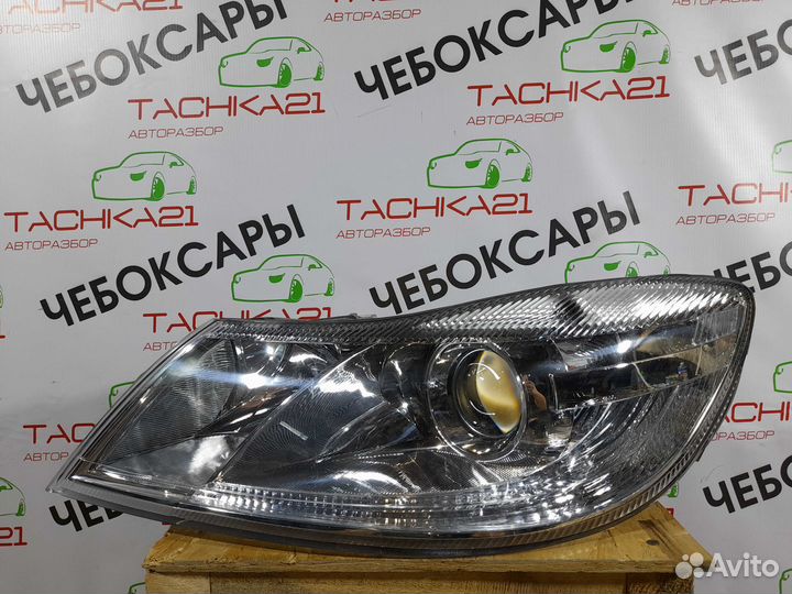 Фара левая Skoda Octavia (2008-2013)