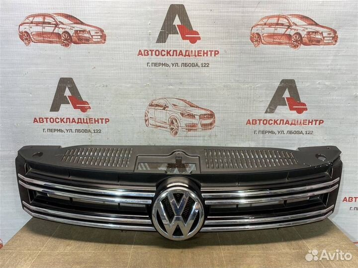 Решетка радиатора Volkswagen Tiguan с 2011-2017 г