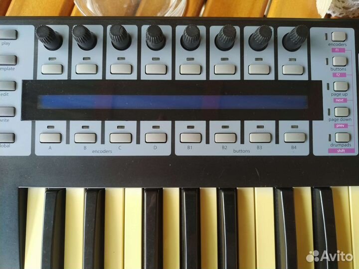 Миди клавиатура Novation