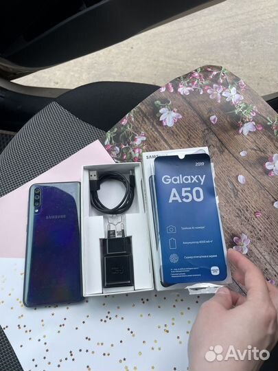 Samsung Galaxy A50, 4/64 ГБ