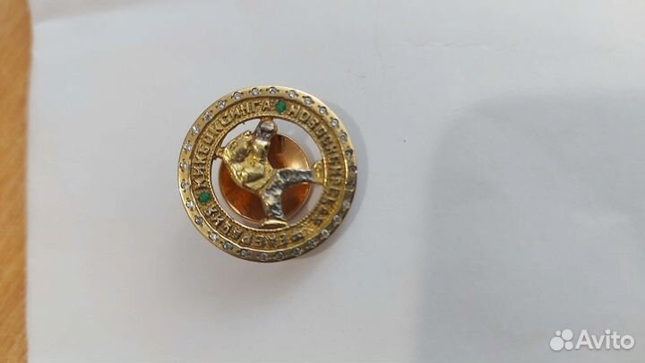 Фрачный значок