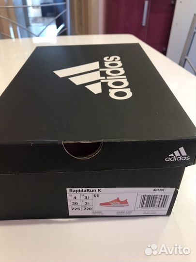 Фирменные кроссовки adidass