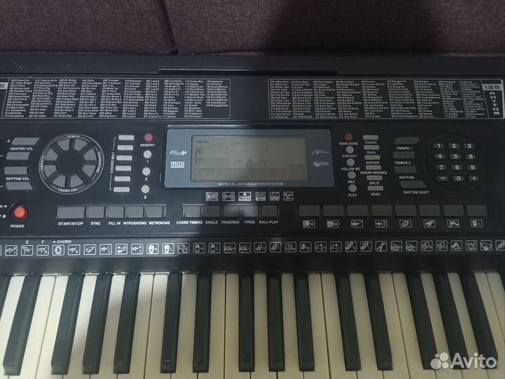 Продам синтезатор