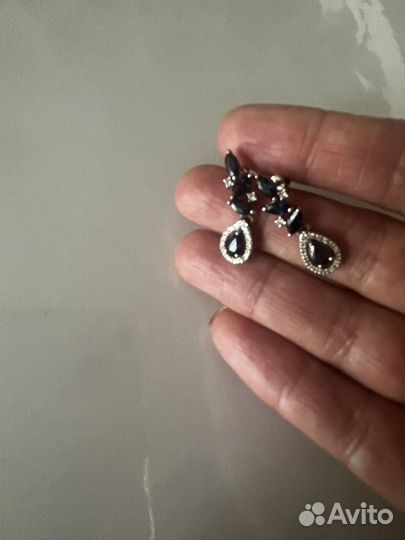 Золотые серьги с бриллиантами и сапфирами