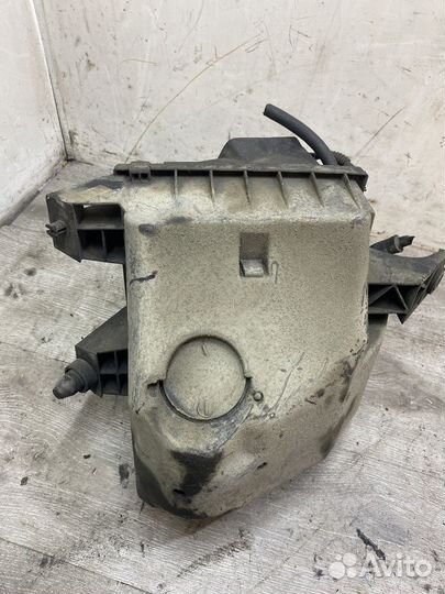 Корпус воздушного фильтра Audi A6