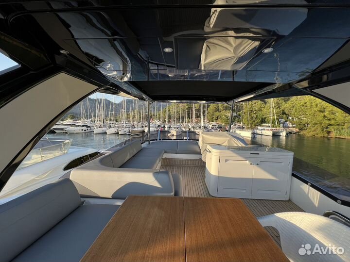 Моторная яхта Sunseeker Manhattan 68 (121)